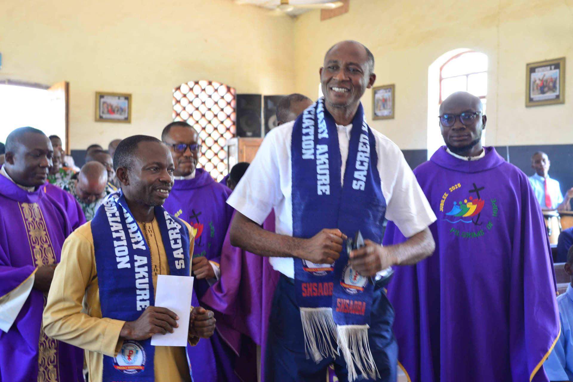 Clergy and alumni in SHSAOBA scarves at the Requiem Mass on the eve of the Solemnity
